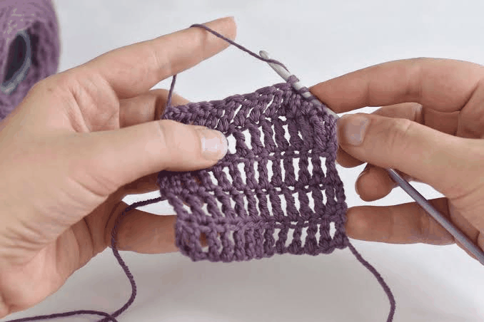 Table of crochet abbreviations open in the Twizzory pattern reader